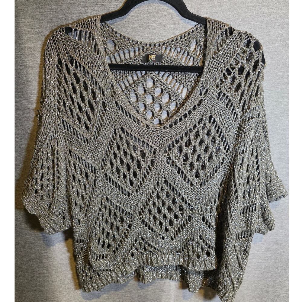 NT By Amati V-Neck Silver Gray Crochet Shimmer Short Sleeve Top One Size Italy